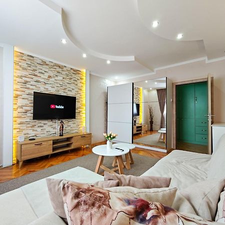 Apartman Julija Donji Milanovac Buitenkant foto