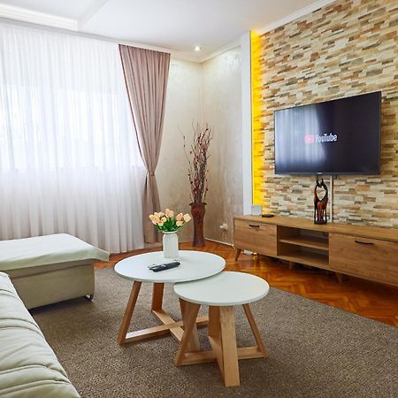 Apartman Julija Donji Milanovac Buitenkant foto
