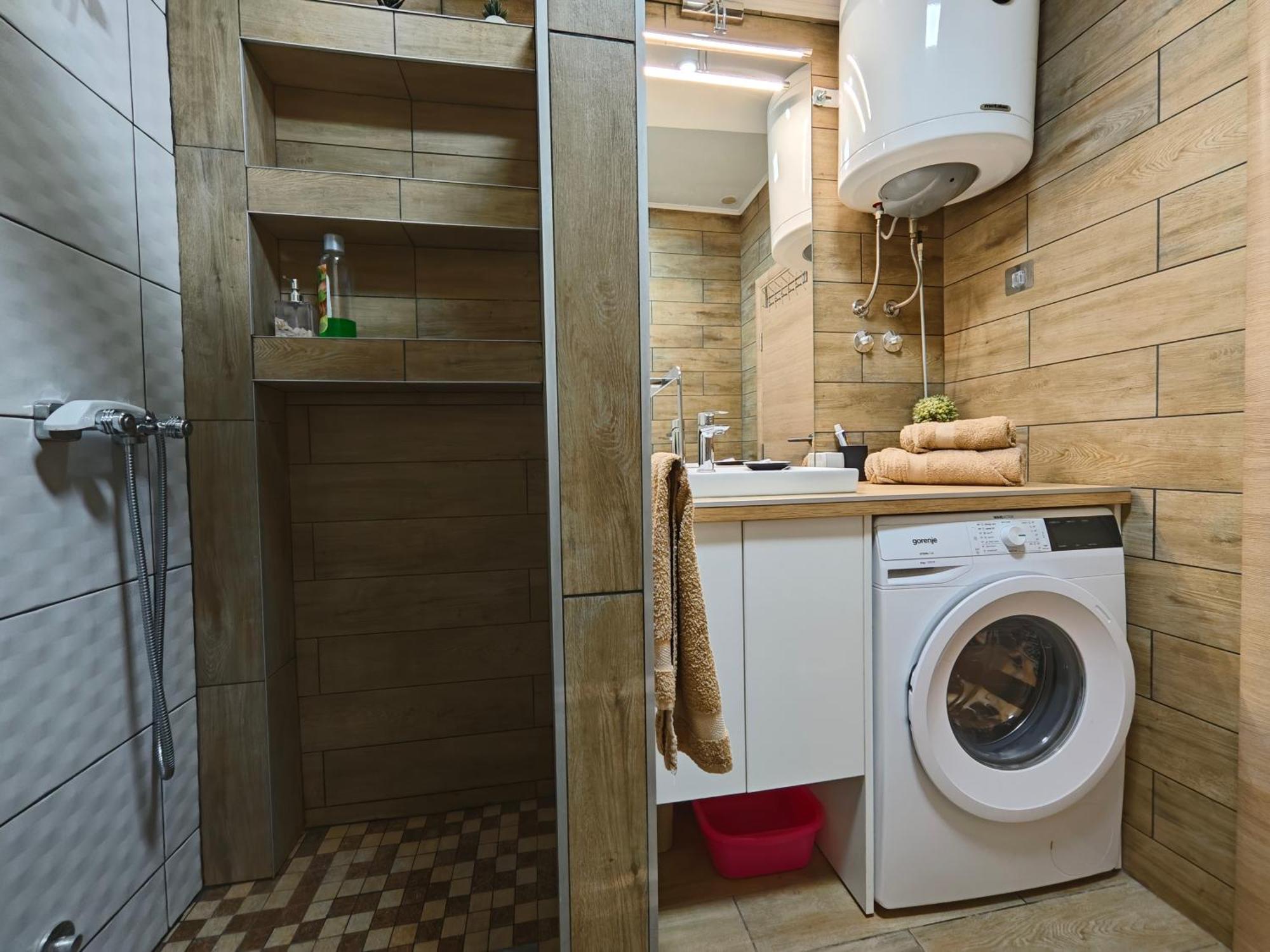 Apartman Julija Donji Milanovac Buitenkant foto