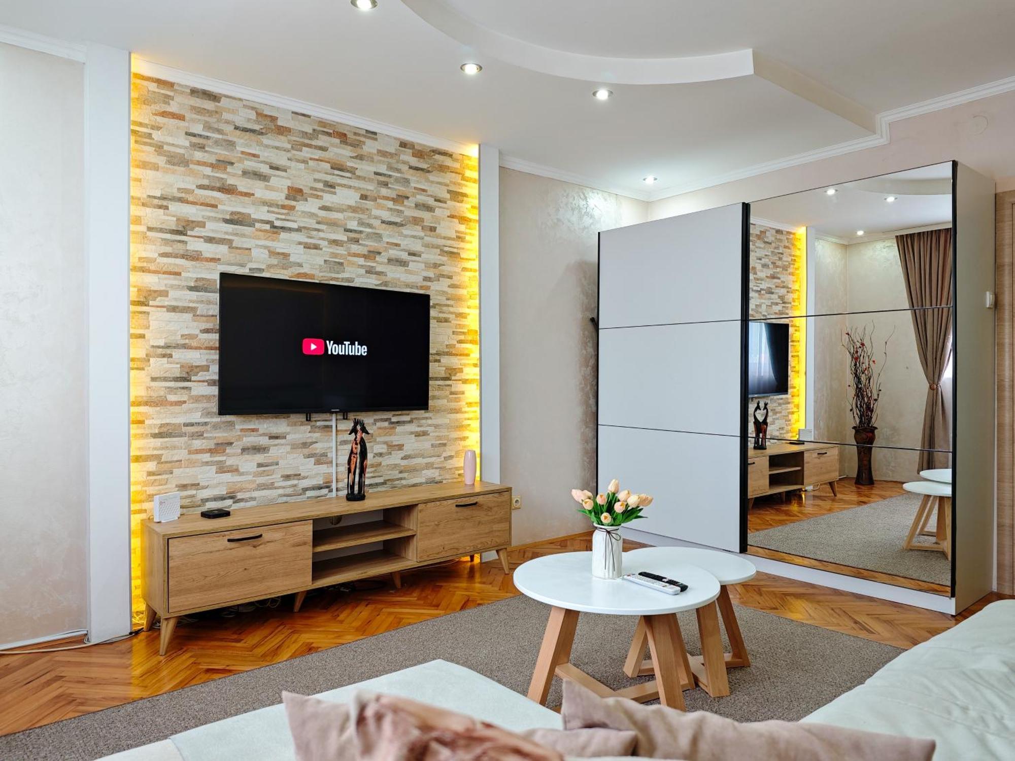 Apartman Julija Donji Milanovac Buitenkant foto