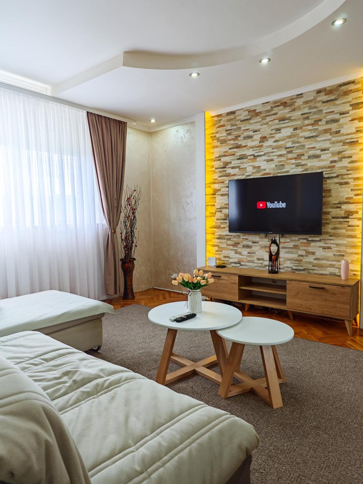 Apartman Julija Donji Milanovac Buitenkant foto