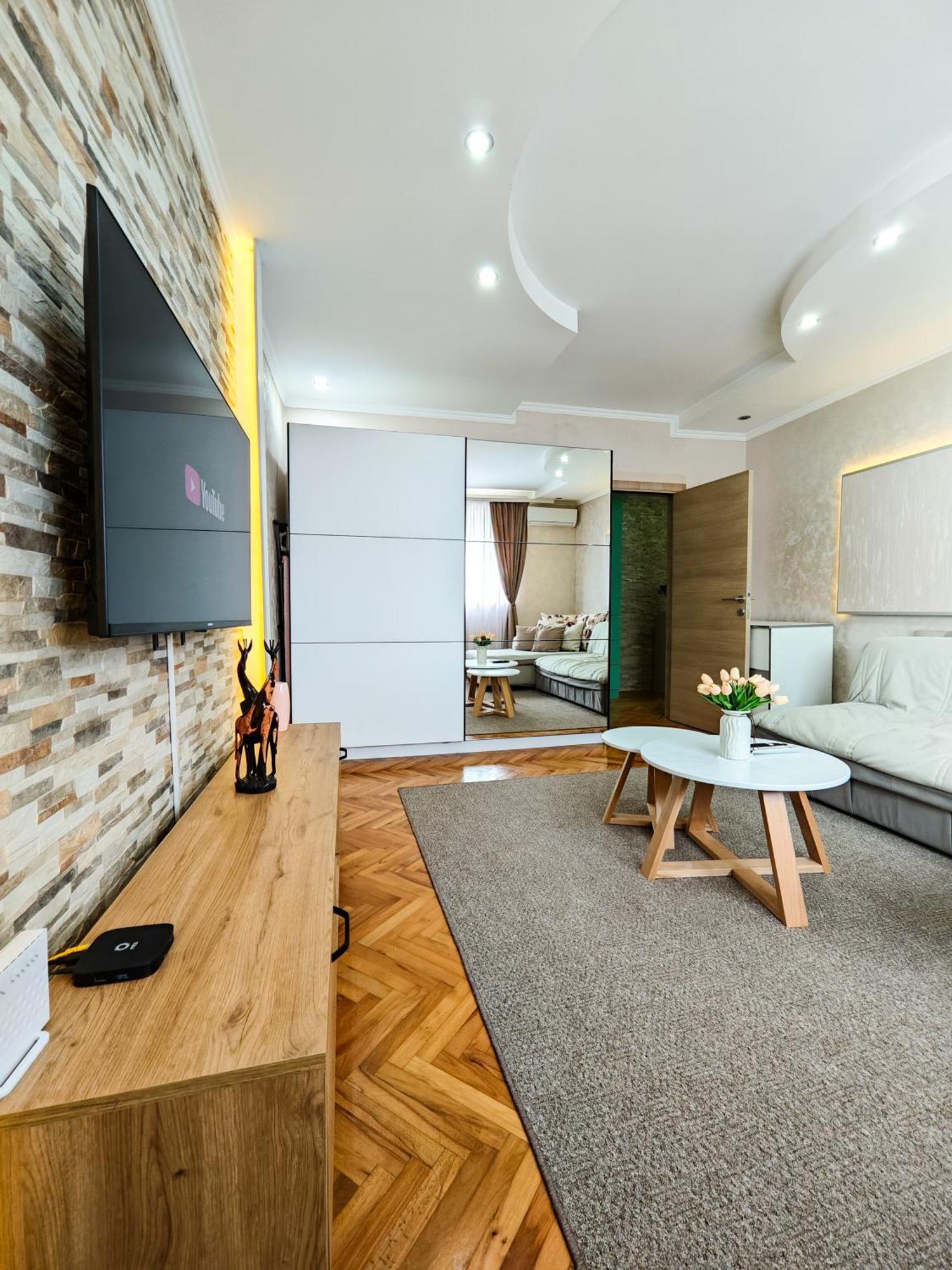 Apartman Julija Donji Milanovac Buitenkant foto