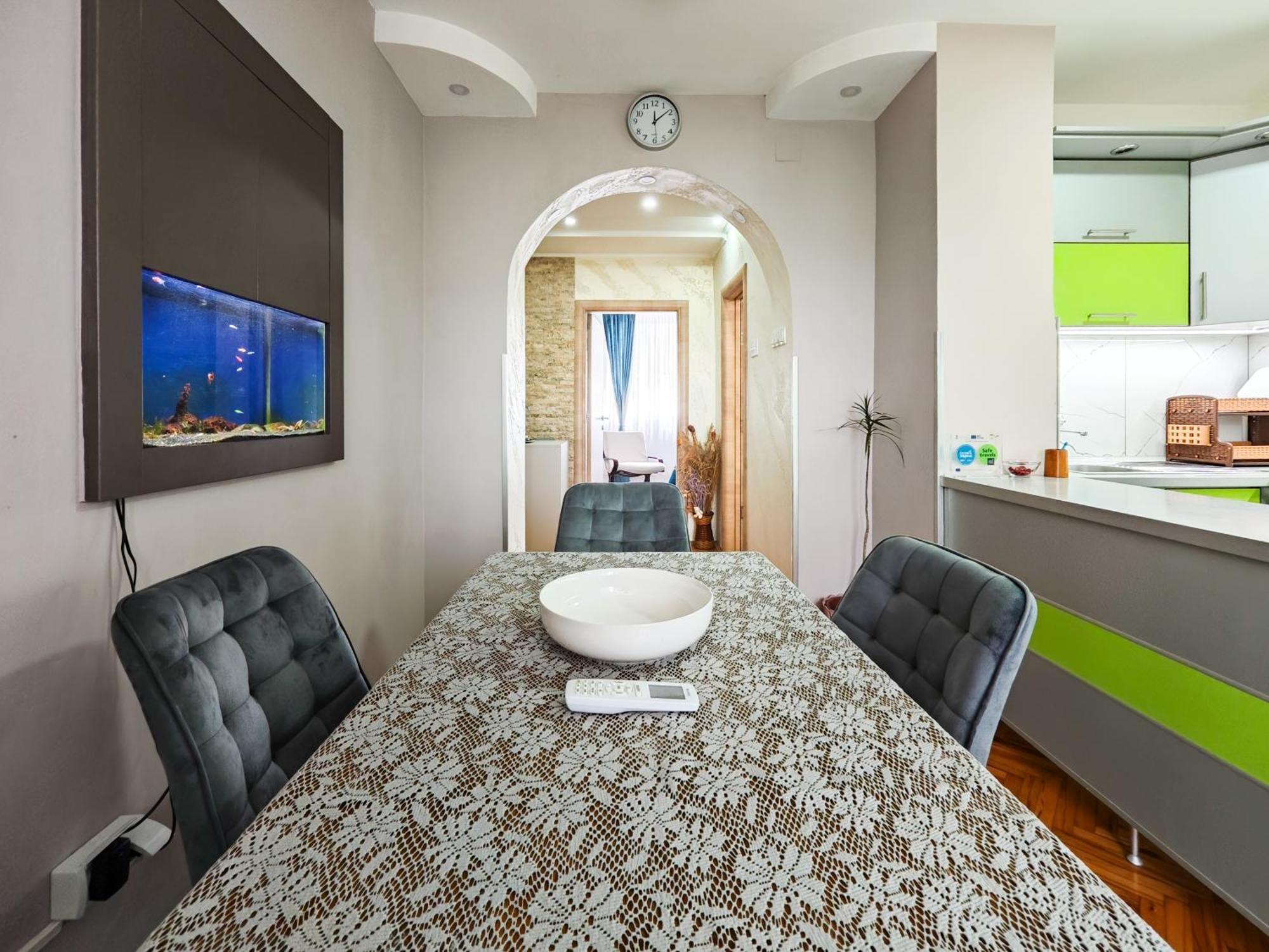 Apartman Julija Donji Milanovac Buitenkant foto