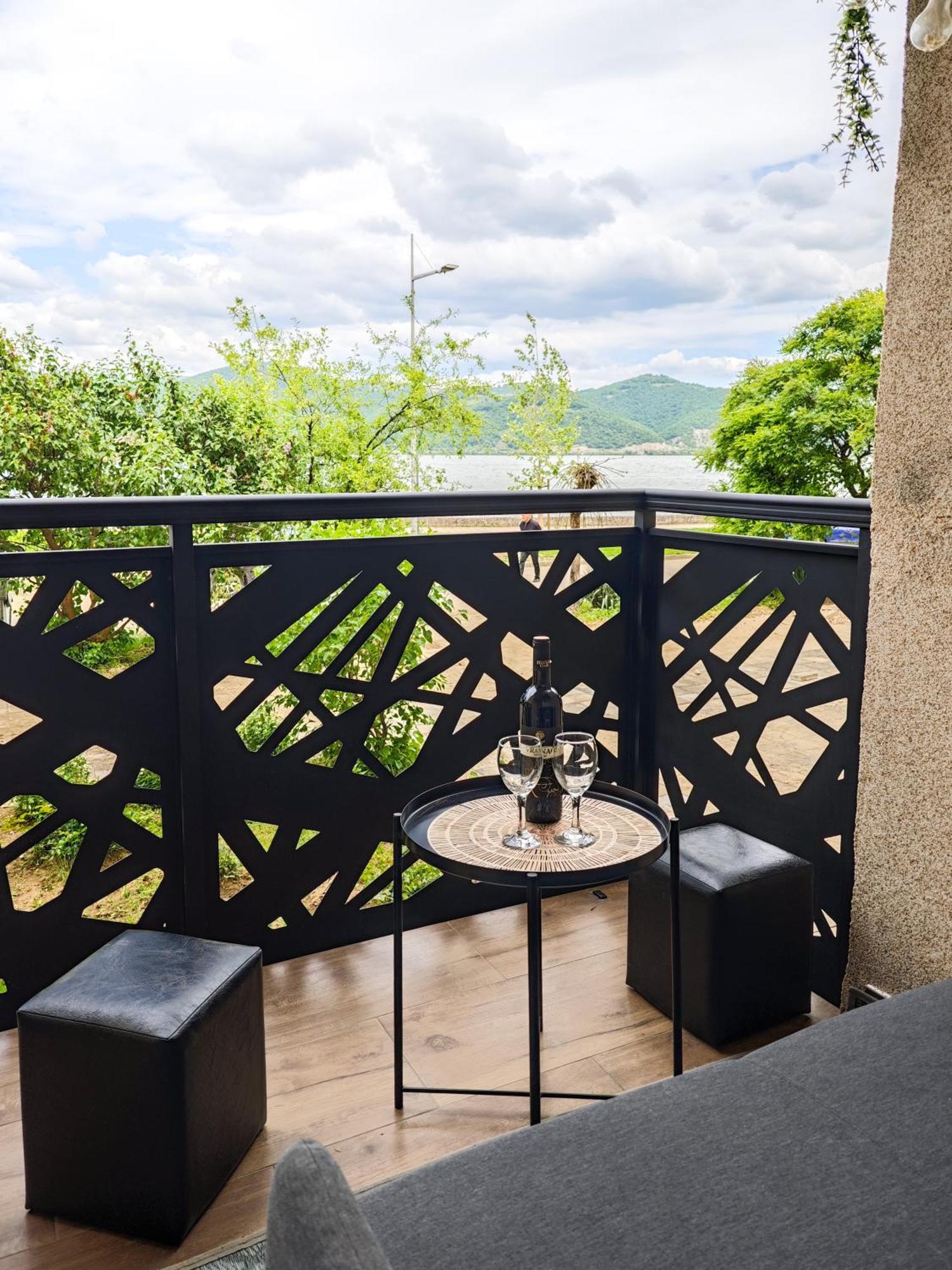 Apartman Julija Donji Milanovac Buitenkant foto