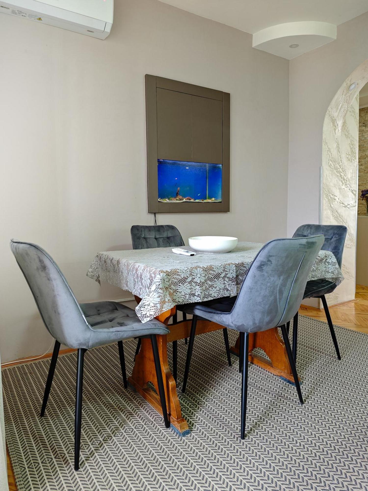 Apartman Julija Donji Milanovac Buitenkant foto