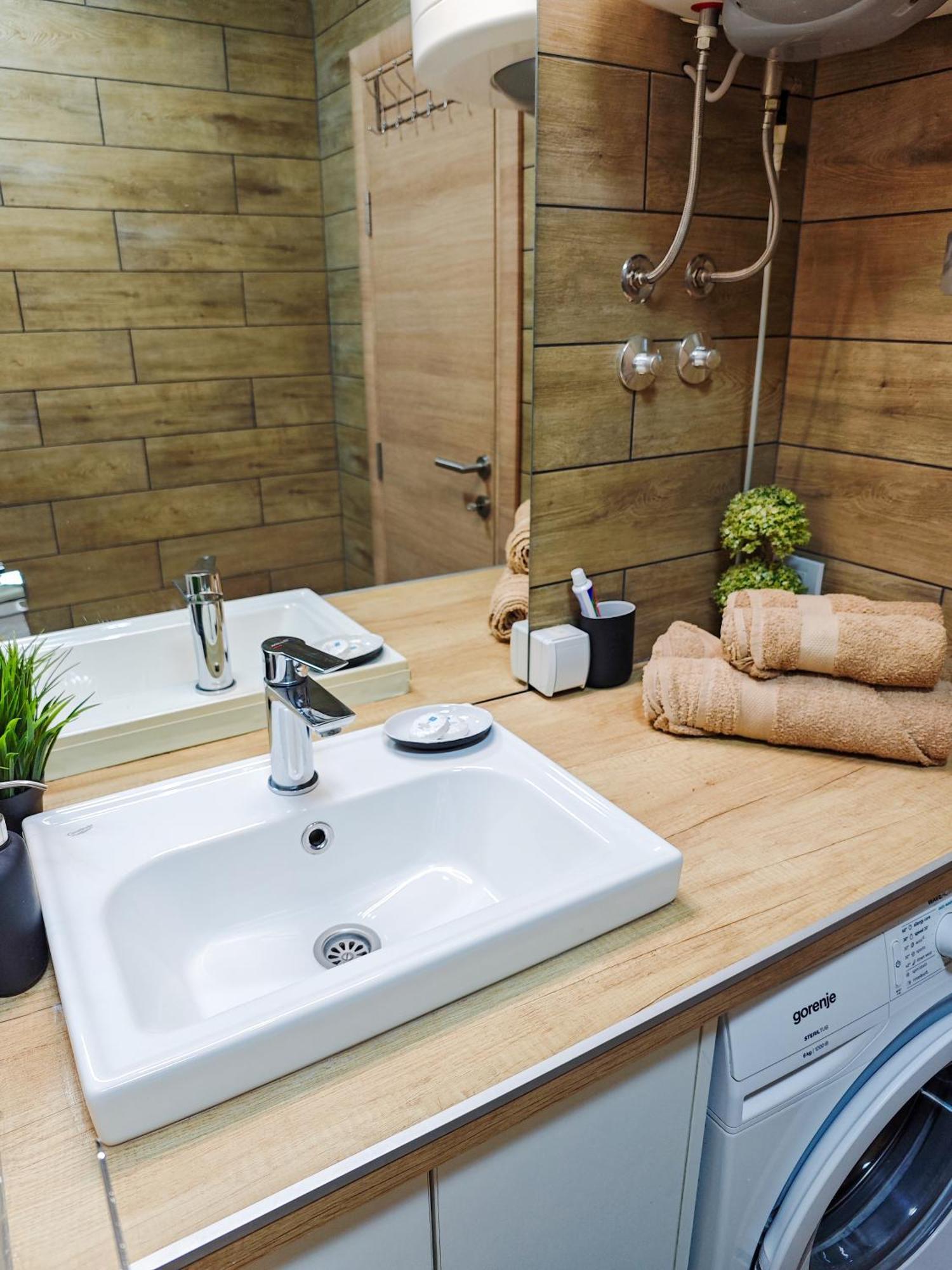 Apartman Julija Donji Milanovac Buitenkant foto