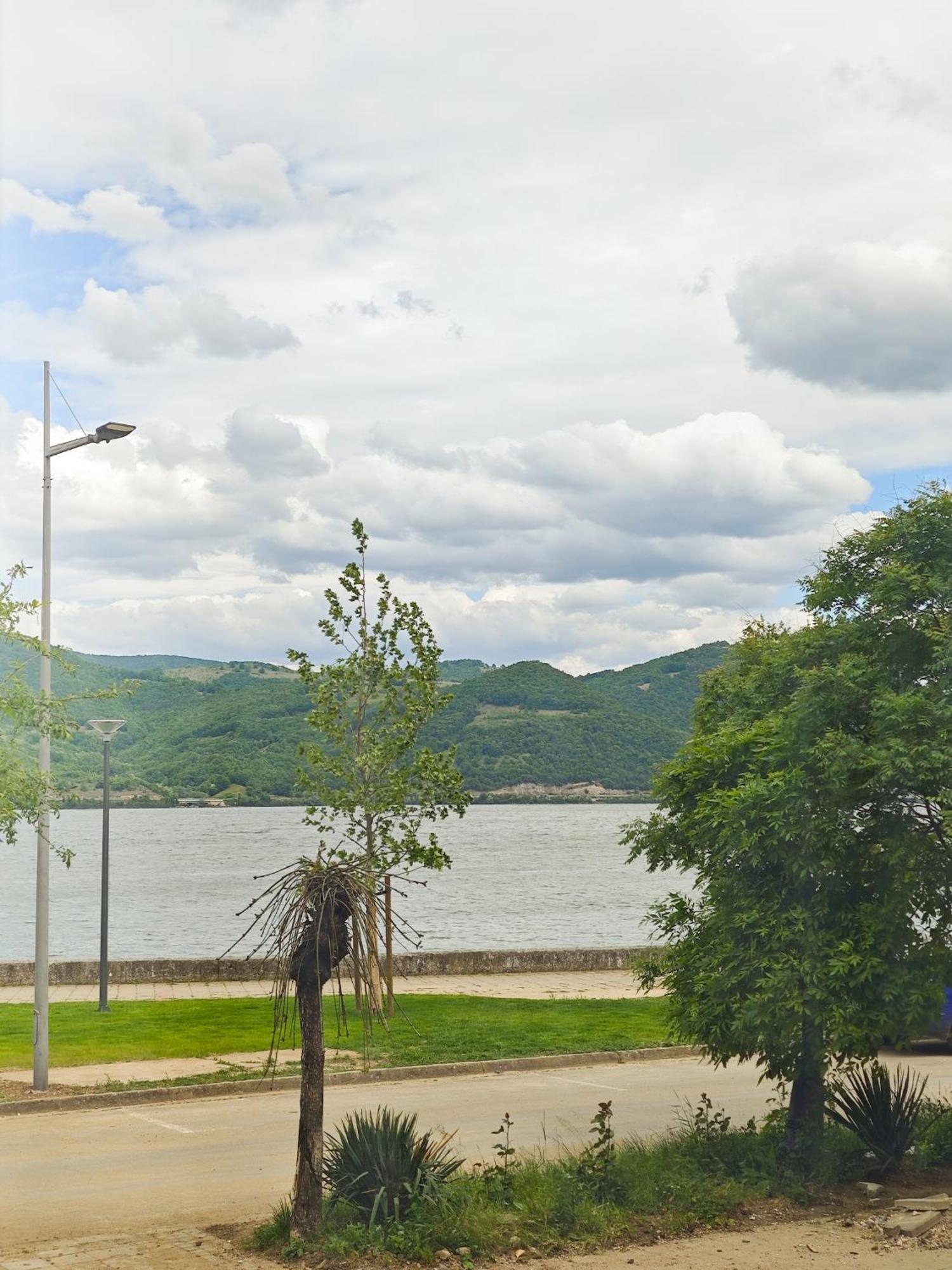 Apartman Julija Donji Milanovac Buitenkant foto